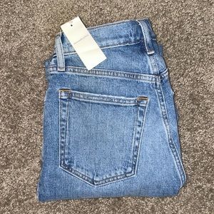Abercrombie Curve Love Ultra High Rise 90s Straight Jean. Size 28
